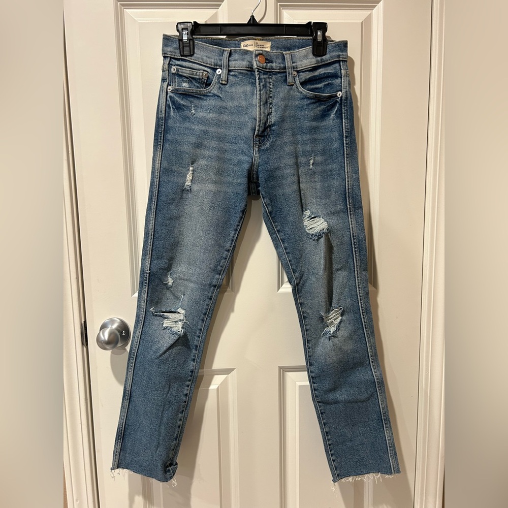 New Gap Distressed Blue Jeans size 28 high rise silm straight
